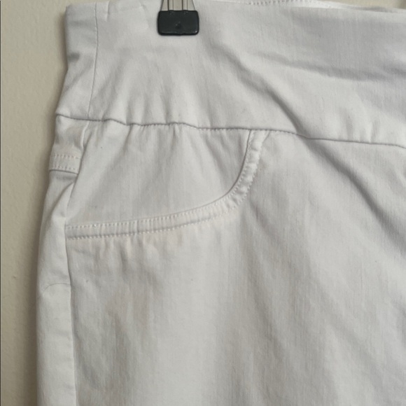 Ruby Rd. White Cropped Pants - Picture 2 of 6